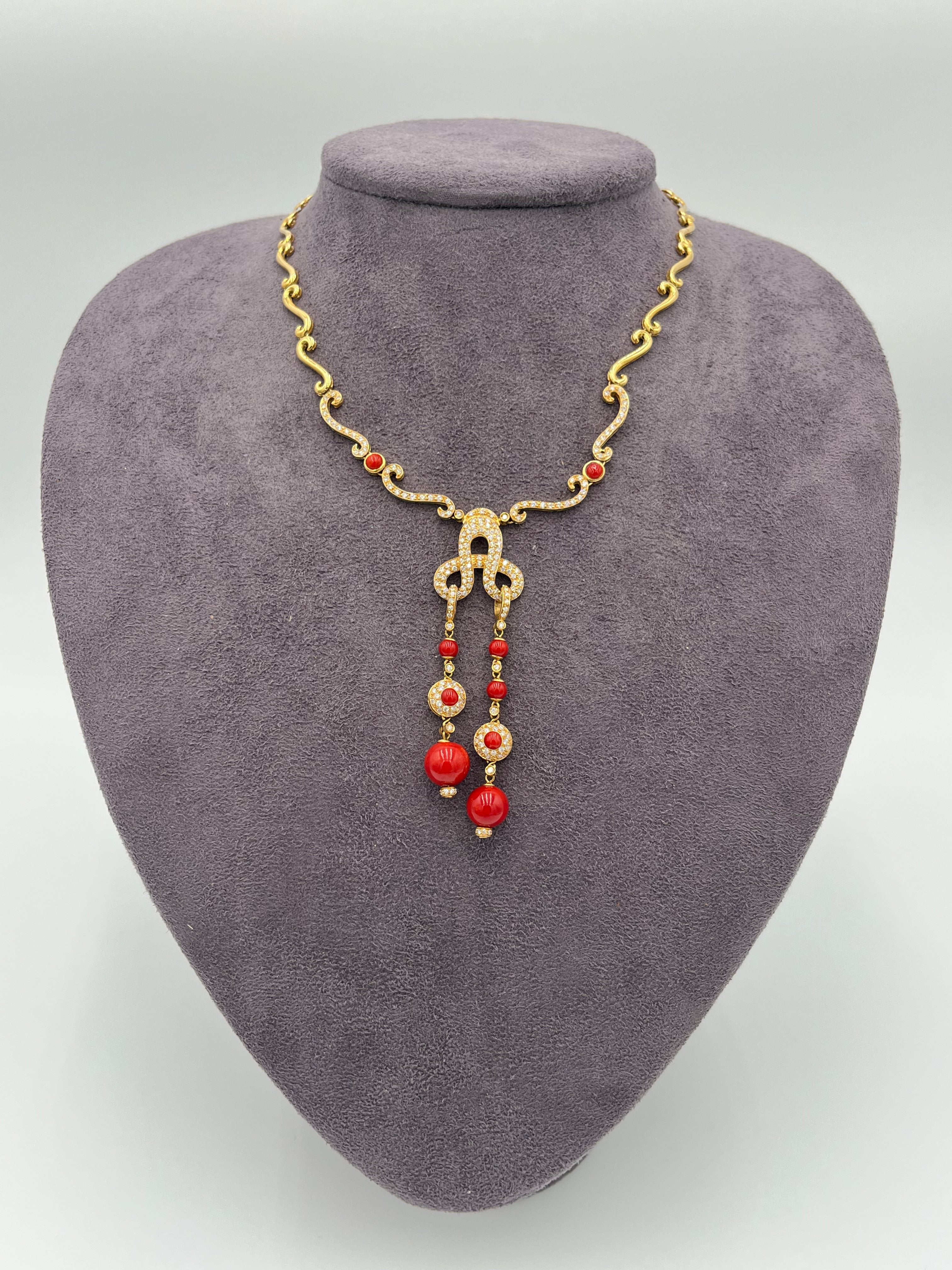 Collana in oro giallo 18kr con diamanti e corallo rosso mediterraneo naturale