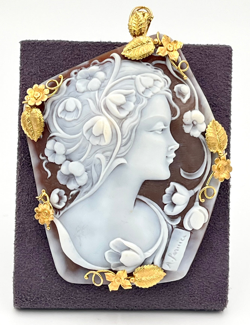 Cammeo in Conchiglia Sardonica oro 18kt Ciondolo/Spilla