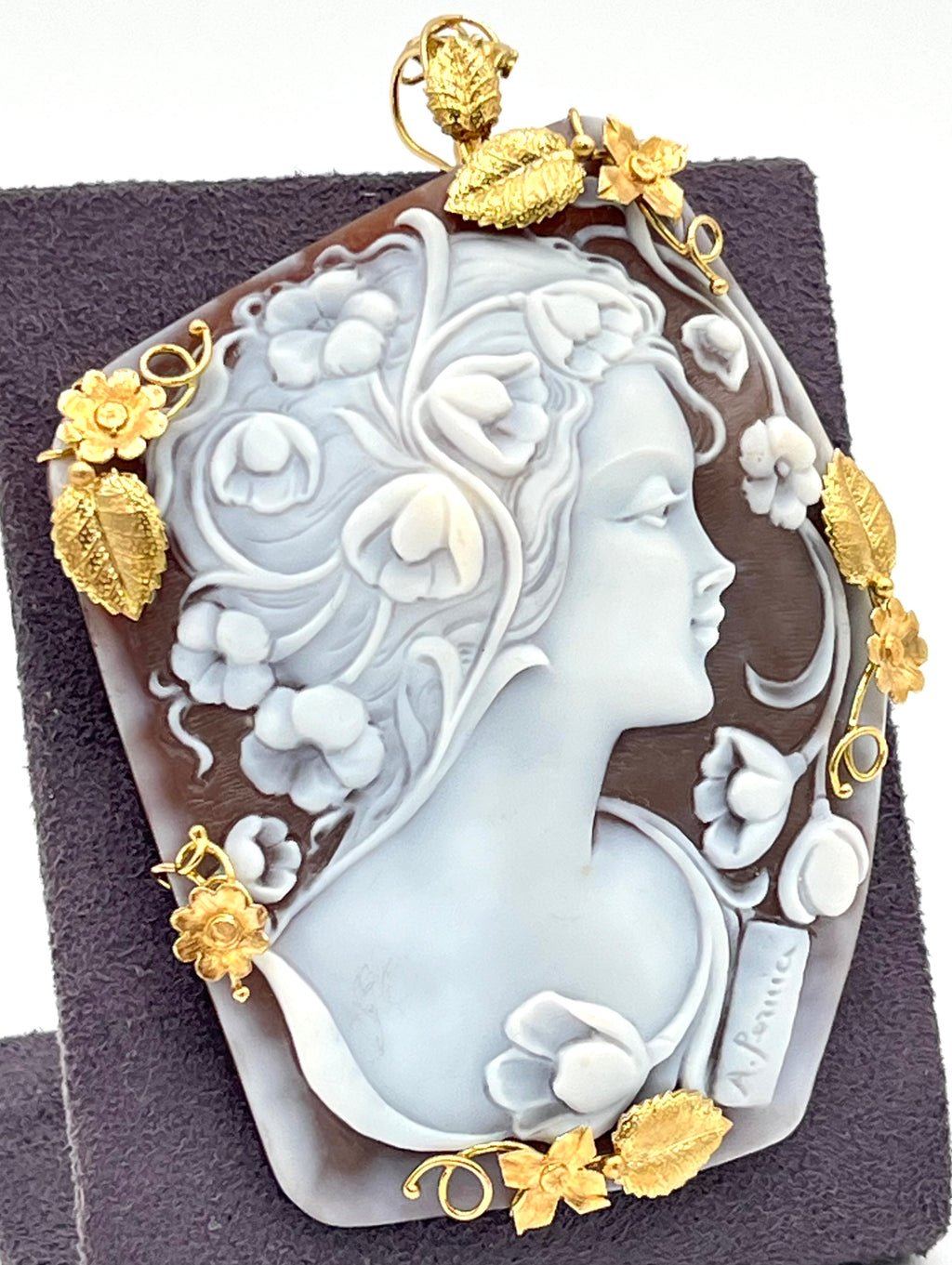 Cammeo in Conchiglia Sardonica oro 18kt Ciondolo/Spilla