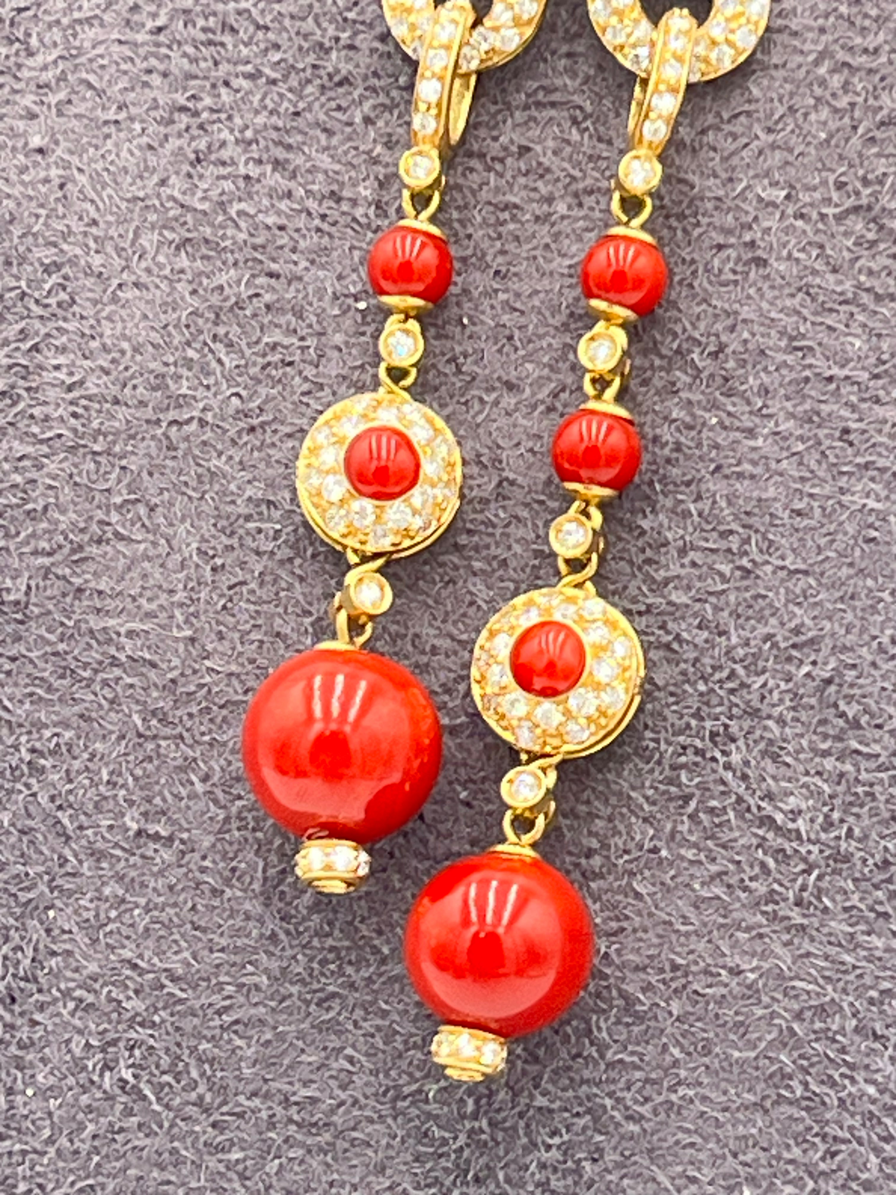 Collana in oro giallo 18kr con diamanti e corallo rosso mediterraneo naturale