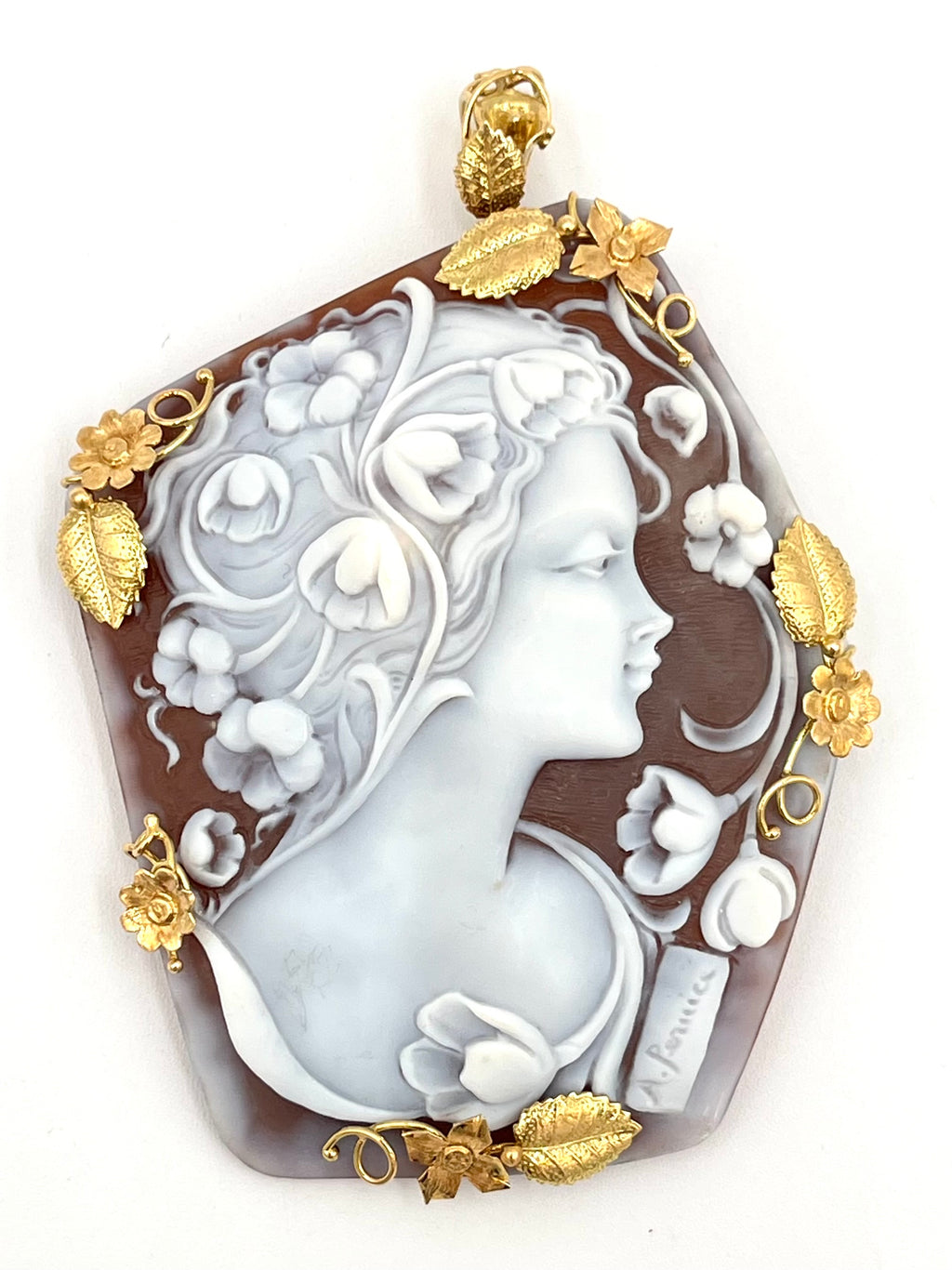 Cammeo in Conchiglia Sardonica oro 18kt Ciondolo/Spilla