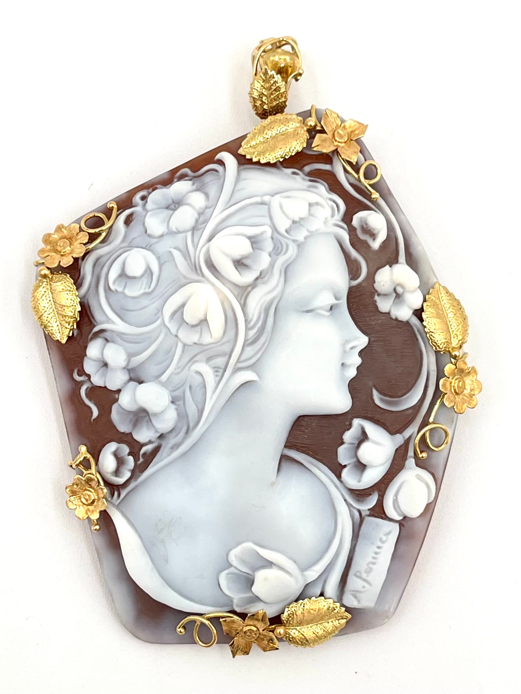 Cammeo in Conchiglia Sardonica oro 18kt Ciondolo/Spilla