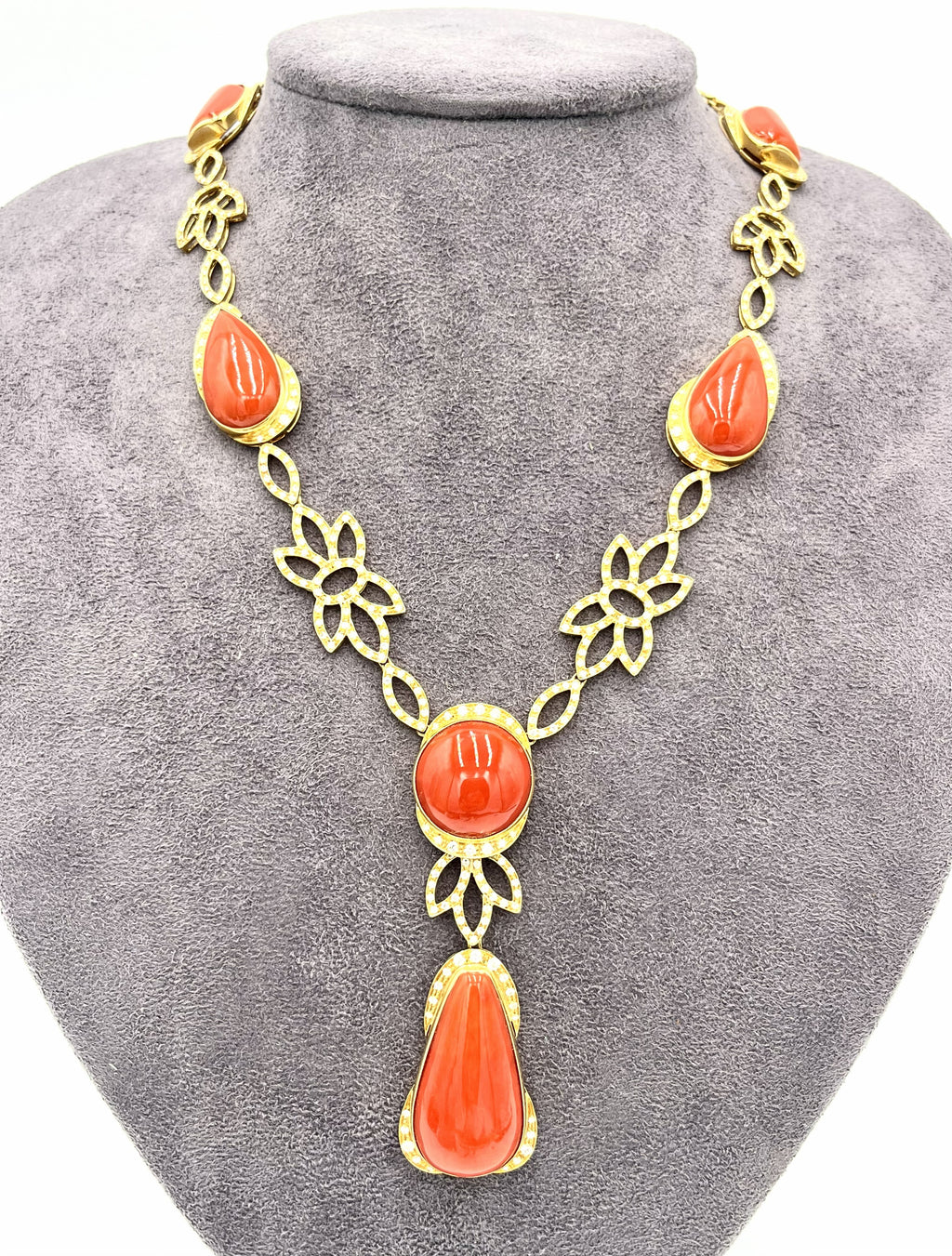 collana di corallo in oro 18kt e diamanti