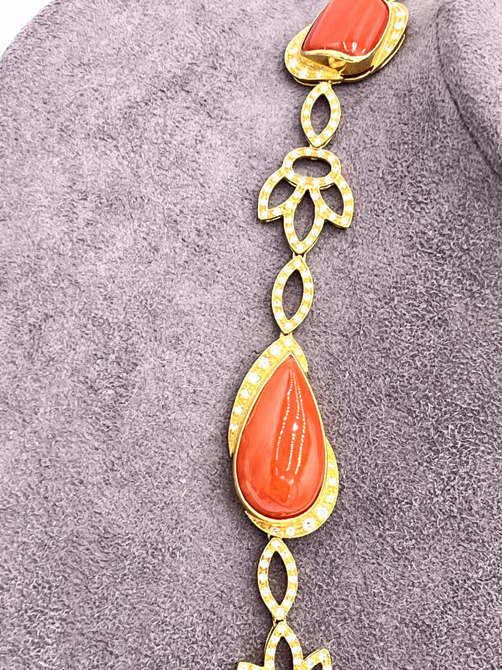 collana di corallo in oro 18kt e diamanti