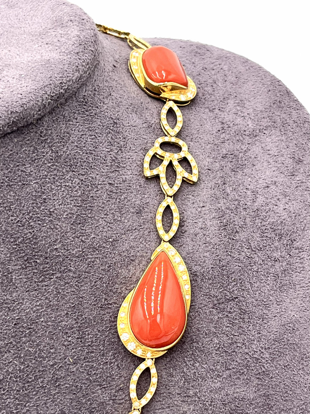 collana di corallo in oro 18kt e diamanti